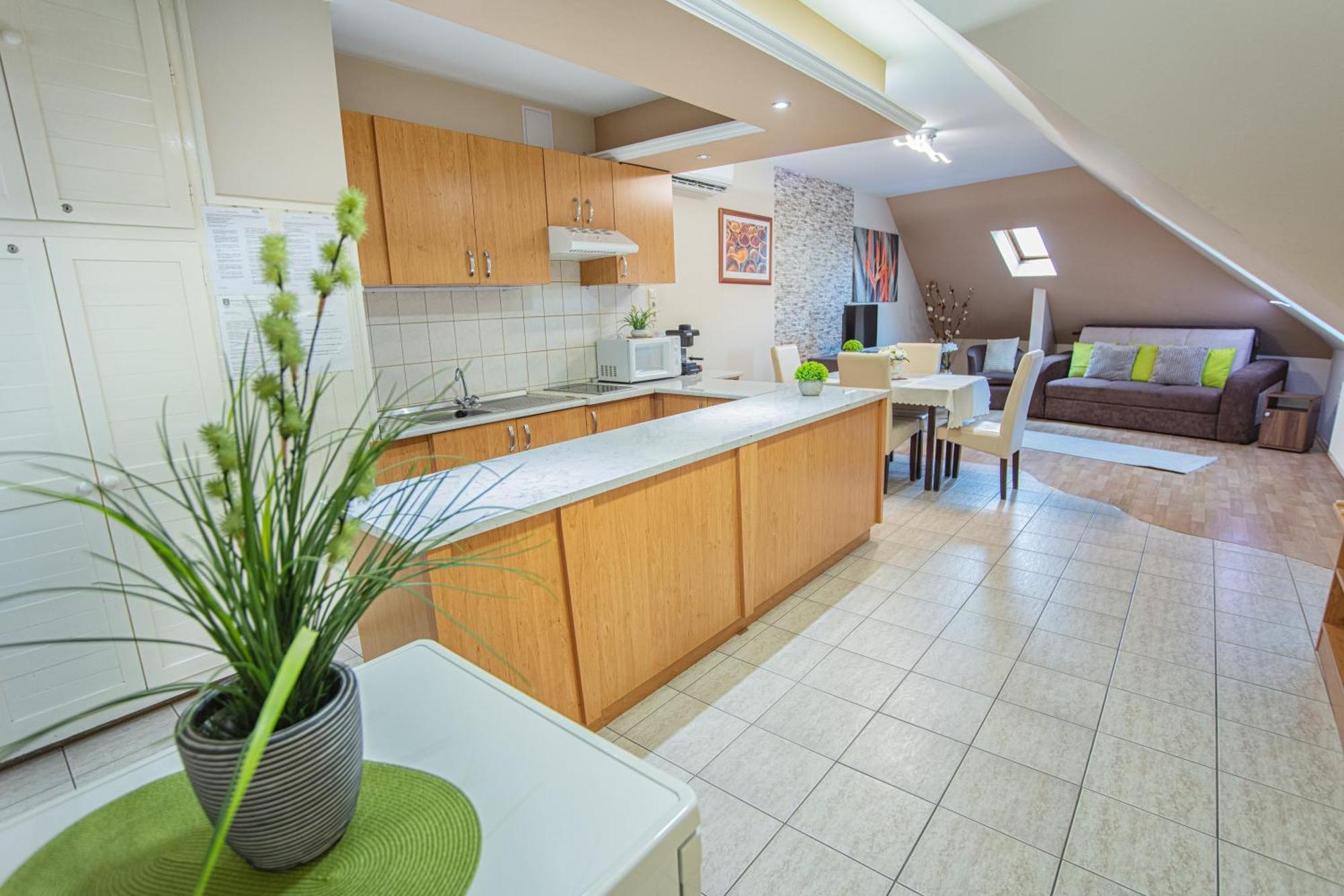 Delfin Apartman Sárvár Екстериор снимка